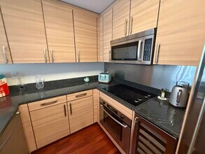 1700 De Anza Blvd, Unit #214 in San Mateo, CA - Foto de edificio - Building Photo