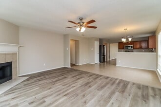 8128 Twin Oaks Trail in Fort Worth, TX - Foto de edificio - Building Photo