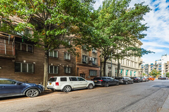 412 Bedford Ave in Brooklyn, NY - Building Photo - Building Photo