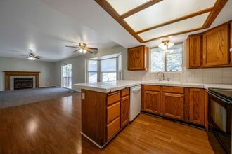 11810 S Hidden Valley Dr in Sandy, UT - Building Photo - Building Photo