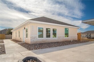 18 Vision St in Rio Grande City, TX - Building Photo - Building Photo