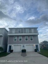 6891 Clark St in Hudson, FL - Building Photo