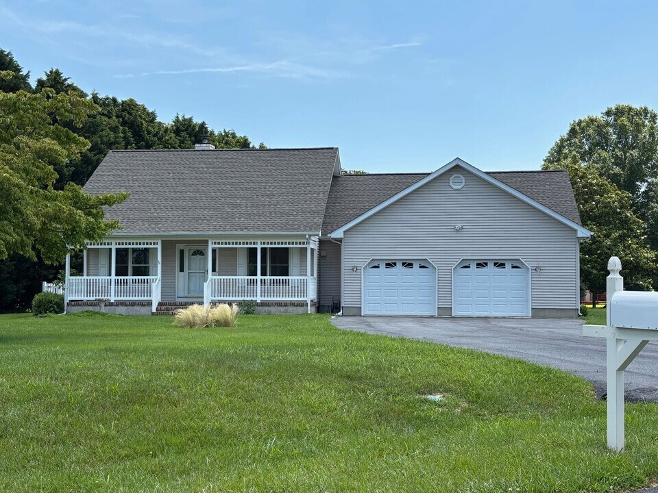 400 Circle Dr in Millsboro, DE - Building Photo