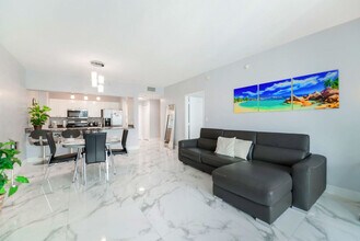 1 SE 12th St in Miami, FL - Building Photo - Building Photo