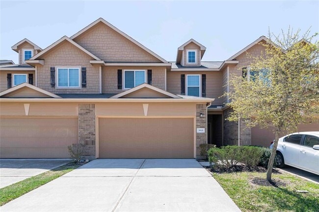 property at 3915 Lexington Grove Ct