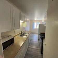 609 North Freeman Street, Unit B in Oceanside, CA - Building Photo - Building Photo