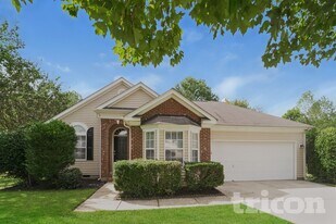 212 Brookstone Dr in Mount Holly, NC - Building Photo