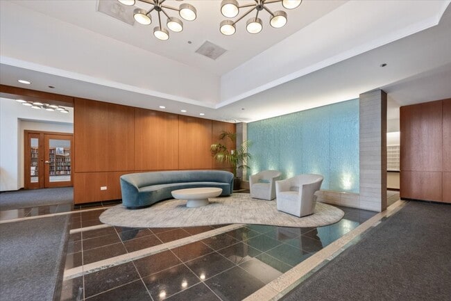 420 E Waterside Dr in Chicago, IL - Building Photo - Building Photo