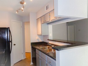 8603 Fancy Finch Dr-Unit -Unit 105 in Tampa, FL - Building Photo - Building Photo