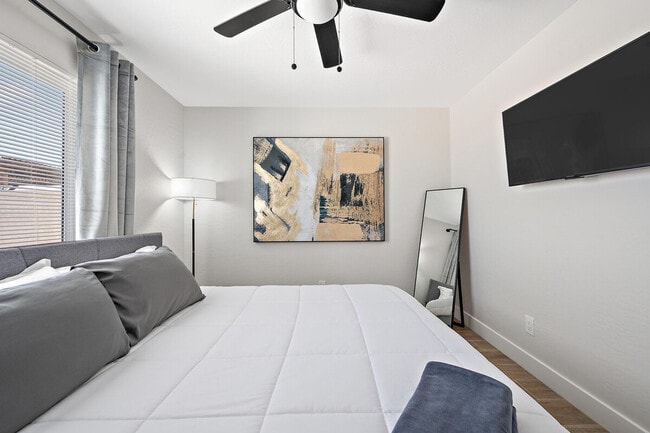 1732 E Elwood St in Phoenix, AZ - Foto de edificio - Building Photo