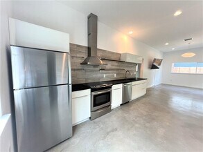 2103 E 14th St in Austin, TX - Building Photo - Building Photo