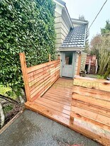 1136 SW Gibbs St in Portland, OR - Building Photo