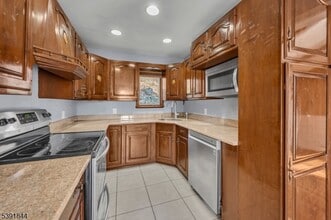 4 Rosewood Ln in Boonton, NJ - Building Photo - Building Photo