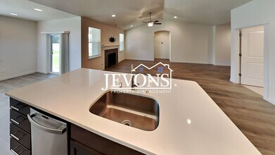 6317 Cottonwood Loop in Yakima, WA - Building Photo - Building Photo