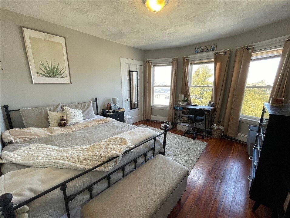 230 Main St, Unit #3R in Medford, MA - Building Photo