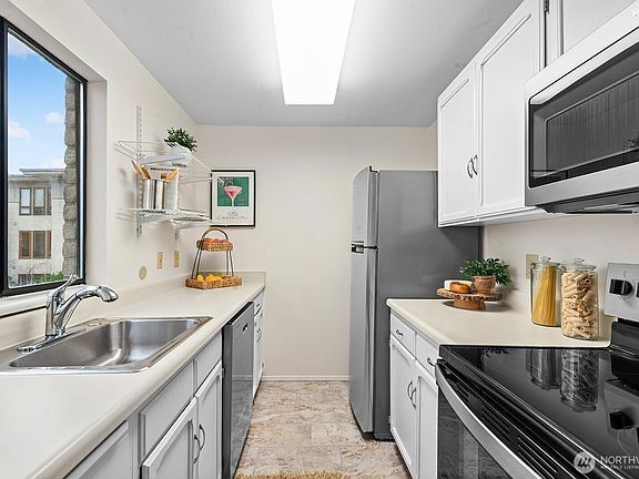 property at 610 Aloha St