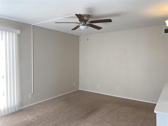 102 The Strand, Unit 2 in Galveston, TX - Building Photo - Building Photo