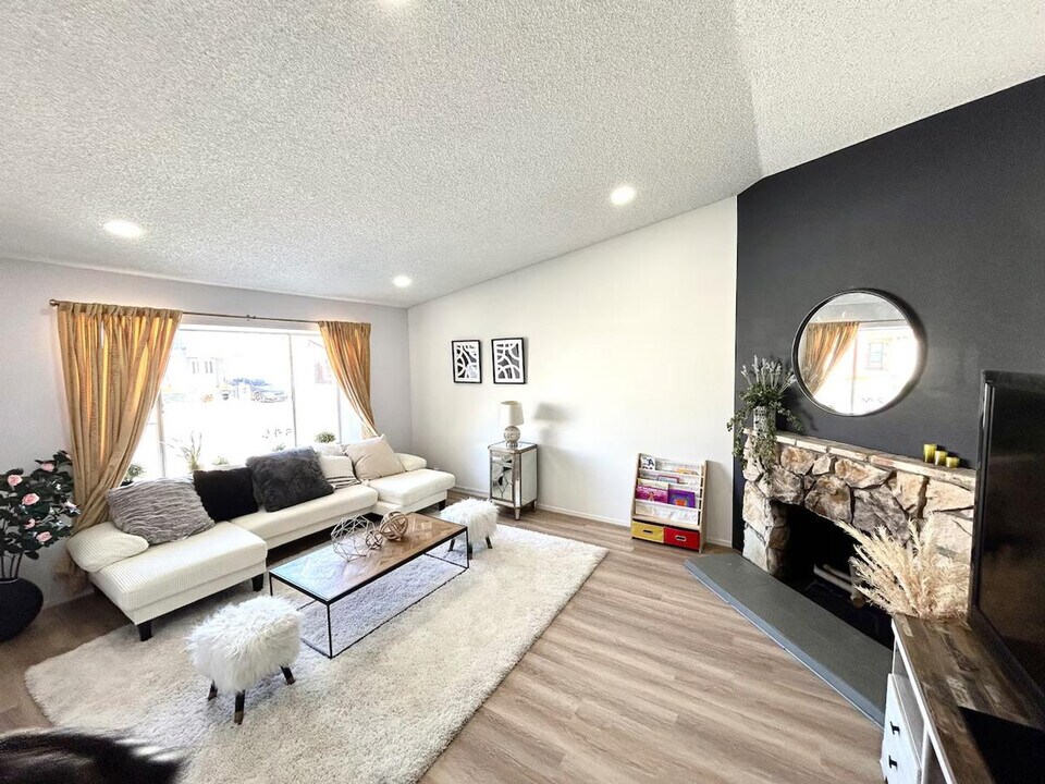 2500 Kirkwood Dr in Hayward, CA - Building Photo