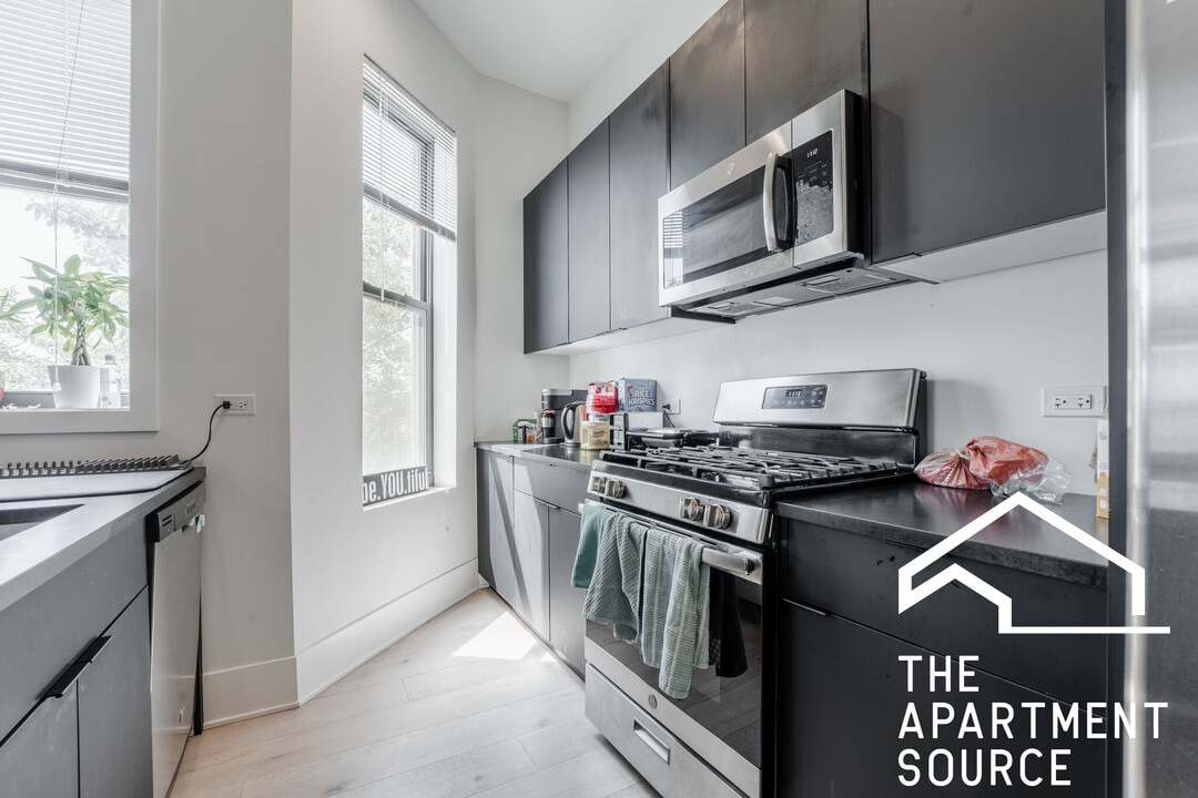 324 S Racine Ave in Chicago, IL - Building Photo