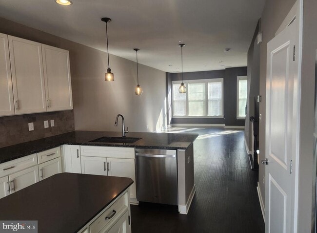 property at 147 Decoverly Dr