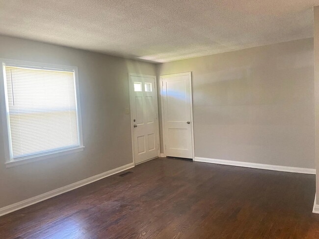 3010 Boright Dr in Knoxville, TN - Foto de edificio - Building Photo