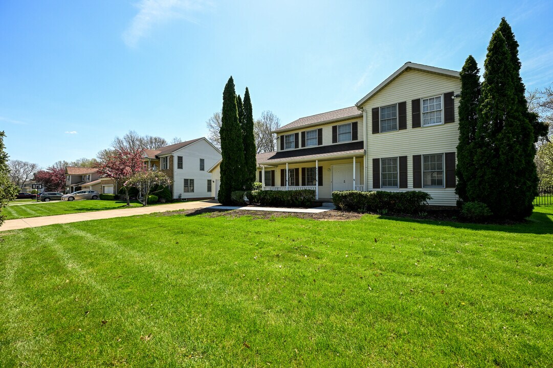 4367 Bunker Ln in Stow, OH - Foto de edificio