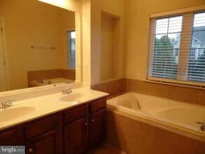 4631 Carisbrooke Ln in Fairfax, VA - Building Photo - Building Photo