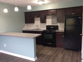 Garfield Villa Apartments in Cleveland, OH - Building Photo - Building Photo
