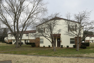 Meadowood Apartments in Alcoa, TN - Building Photo - Building Photo