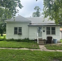212 W 5th St in Frankfort, KS - Building Photo