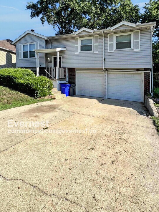 16500 W 125th St in Olathe, KS - Building Photo