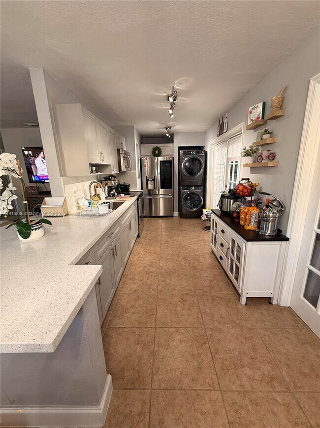 11007 SW 3rd St in Miami, FL - Building Photo - Building Photo