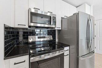 3324 Peachtree Rd in Atlanta, GA - Building Photo - Building Photo