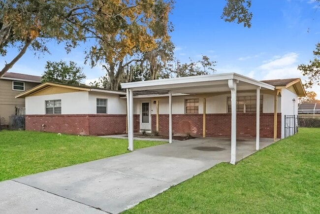 property at 1112 N Parsons Ave