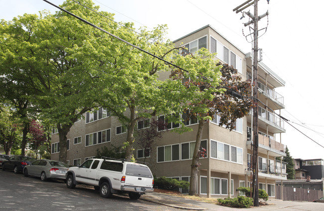 Corona Apartments in Seattle, WA - Building Photo - Building Photo