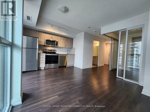 20 Meadowglen Pl in Toronto, ON - Building Photo - Building Photo