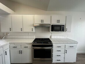 1421 E Mesa Ct in Visalia, CA - Building Photo - Building Photo