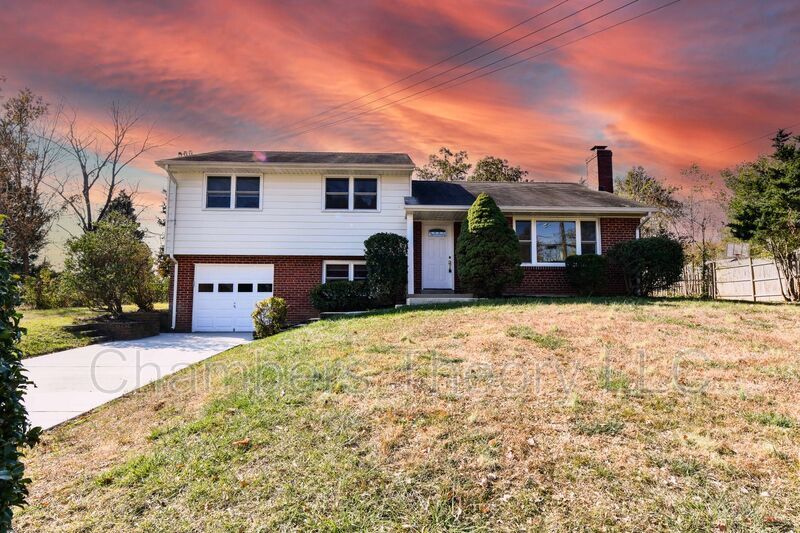 5212 Montgomery St in Springfield, VA - Building Photo