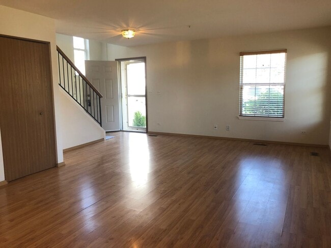 1350 Orleans Dr in Mundelein, IL - Building Photo - Building Photo
