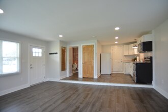 210 E Canal St, Unit Studio in Hummelstown, PA - Building Photo - Building Photo