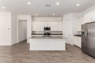 3830 E Rainbow Dr in Chandler, AZ - Foto de edificio - Building Photo