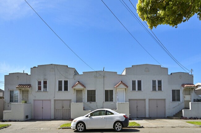 5915 Eastlawn St in Oakland, CA - Building Photo - Building Photo