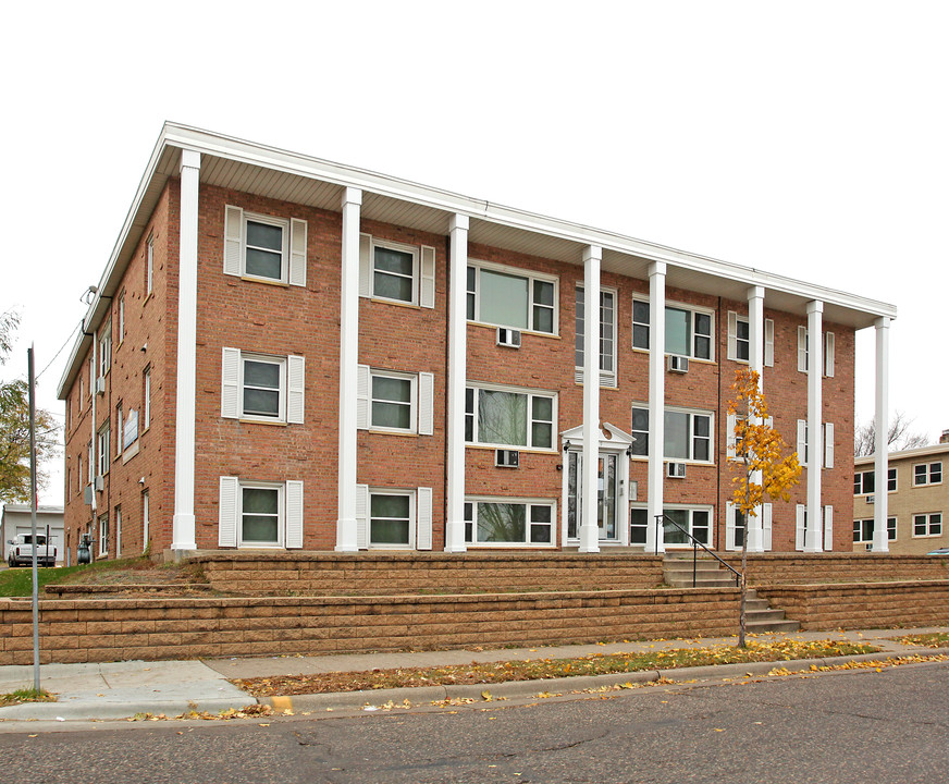 Minnehaha Apartments in St. Paul, MN - Building Photo