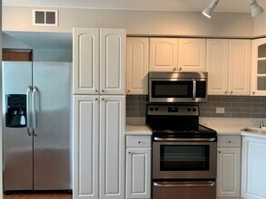 9818 Bianco Terrace in Des Plaines, IL - Building Photo - Building Photo