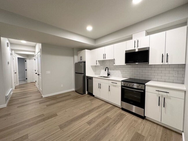 20736-20724 24 Ave NW in Edmonton, AB - Building Photo - Building Photo