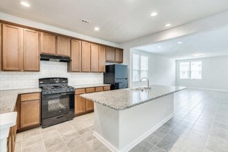 1628 Arbor Knot Dr in Kyle, TX - Foto de edificio - Building Photo