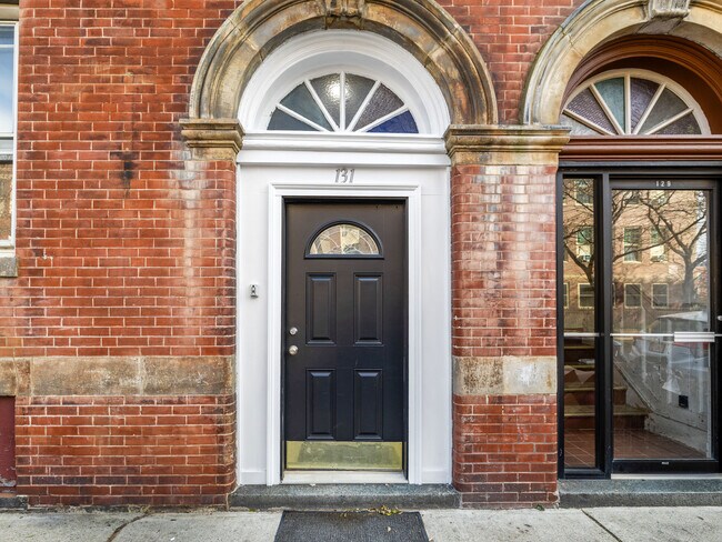 131 Cottage St, Unit 2 in Boston, MA - Building Photo - Building Photo