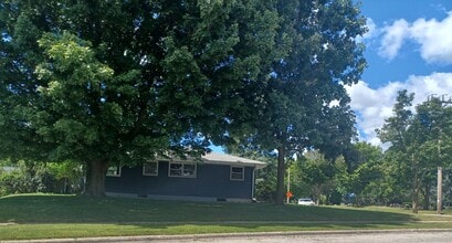 211 W. Decorah Rd. in West Bend, WI - Building Photo - Building Photo