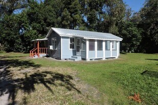 3204 Silver Lake Dr in Palatka, FL - Building Photo