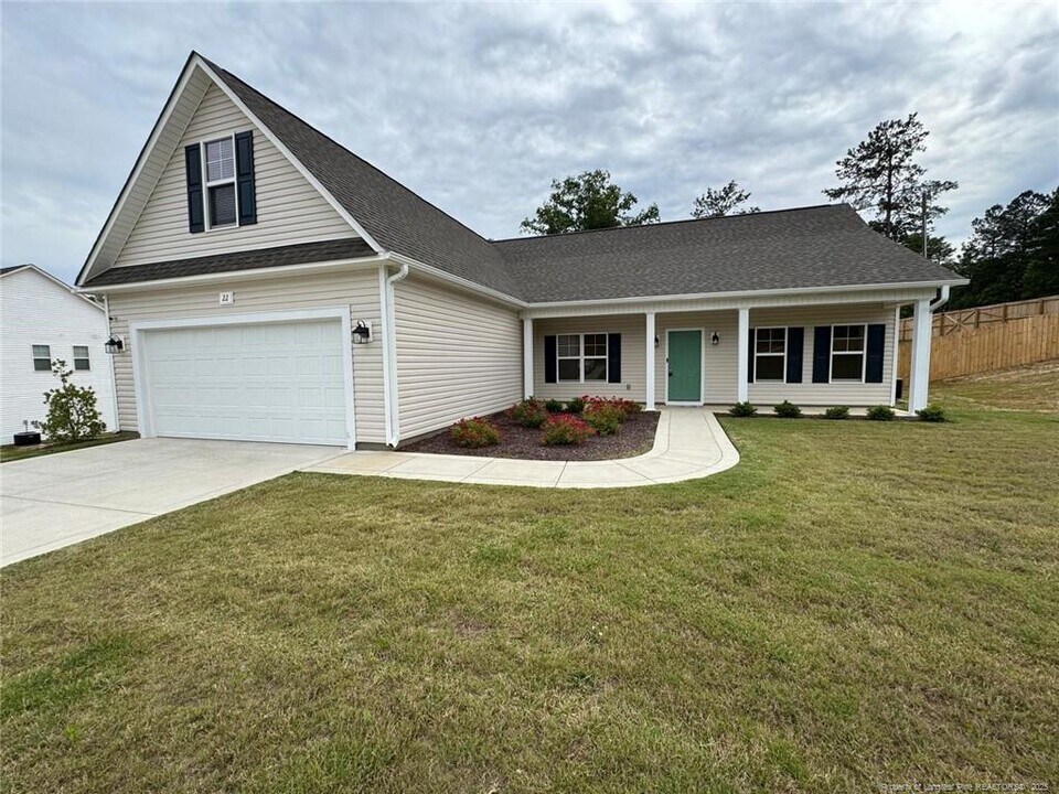 22 Sugarberry Pl in Spring Lake, NC - Building Photo